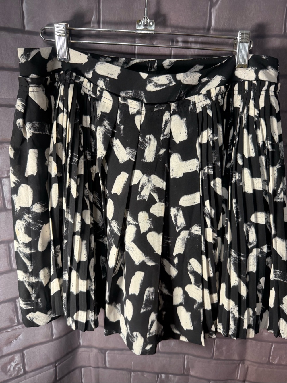 Banana Republic Black & White Abstract Pleated Skirt